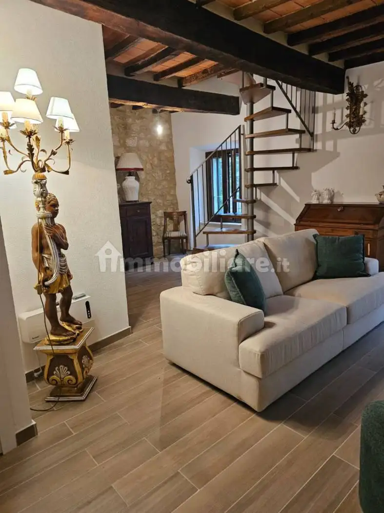 Casa indipendente in vendita a Semproniano