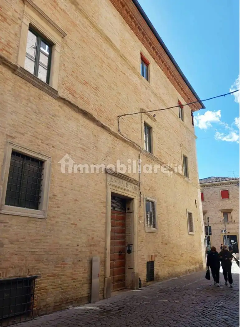 Trilocale via Arco d'Augusto 36, Centro Storico, Fano - foto 3