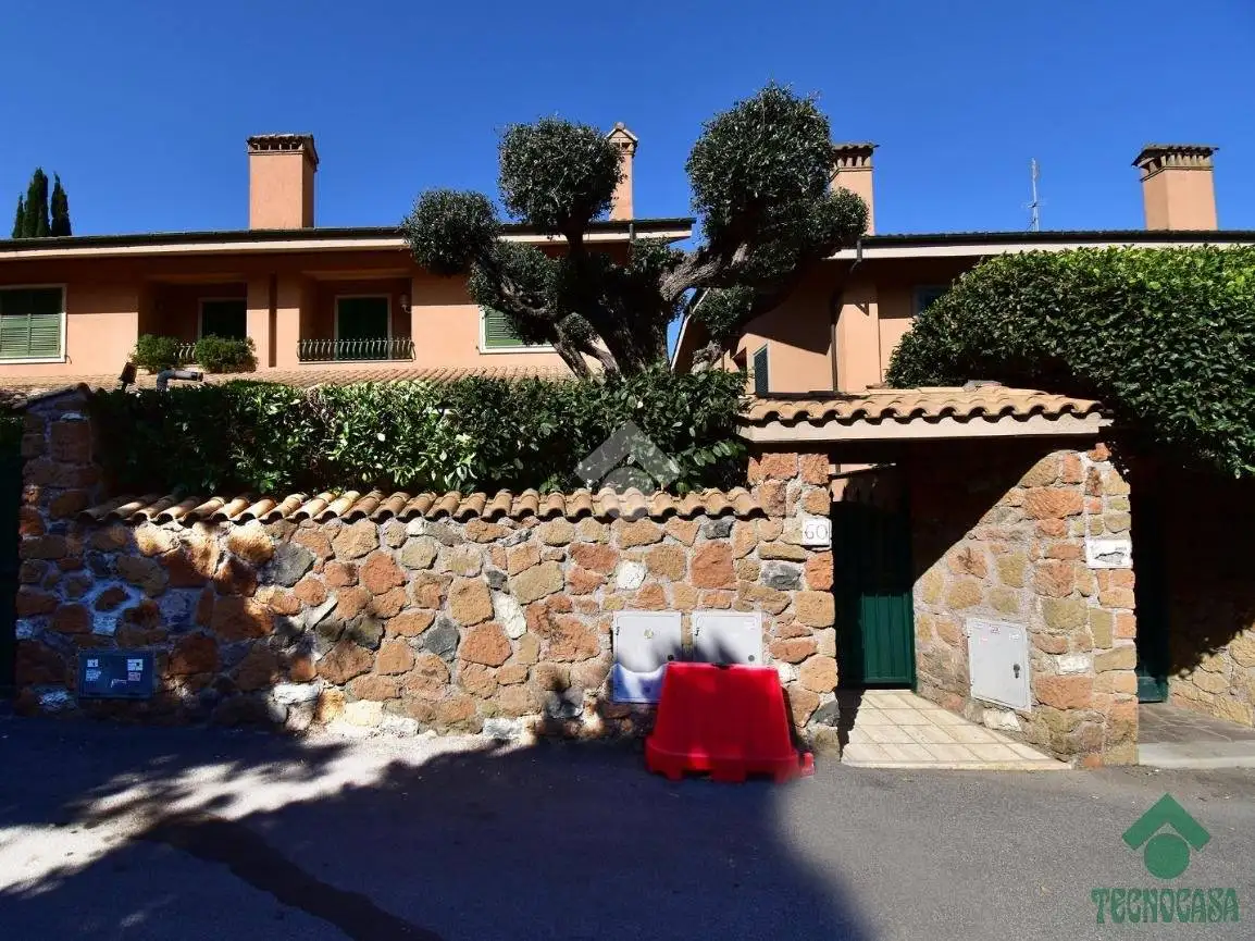 Villa bifamiliare in vendita a Roma