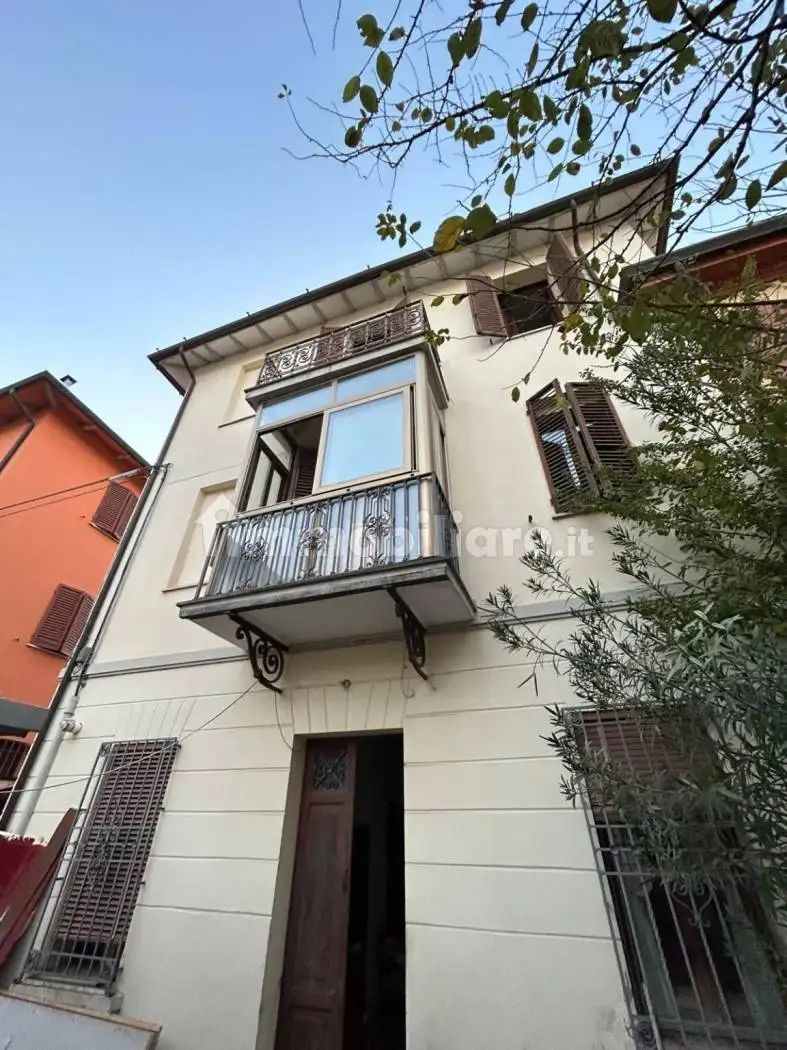 Casa indipendente in vendita a Imola