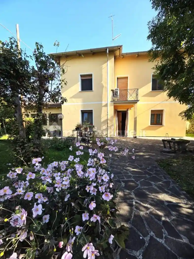 Villa in vendita a Guastalla