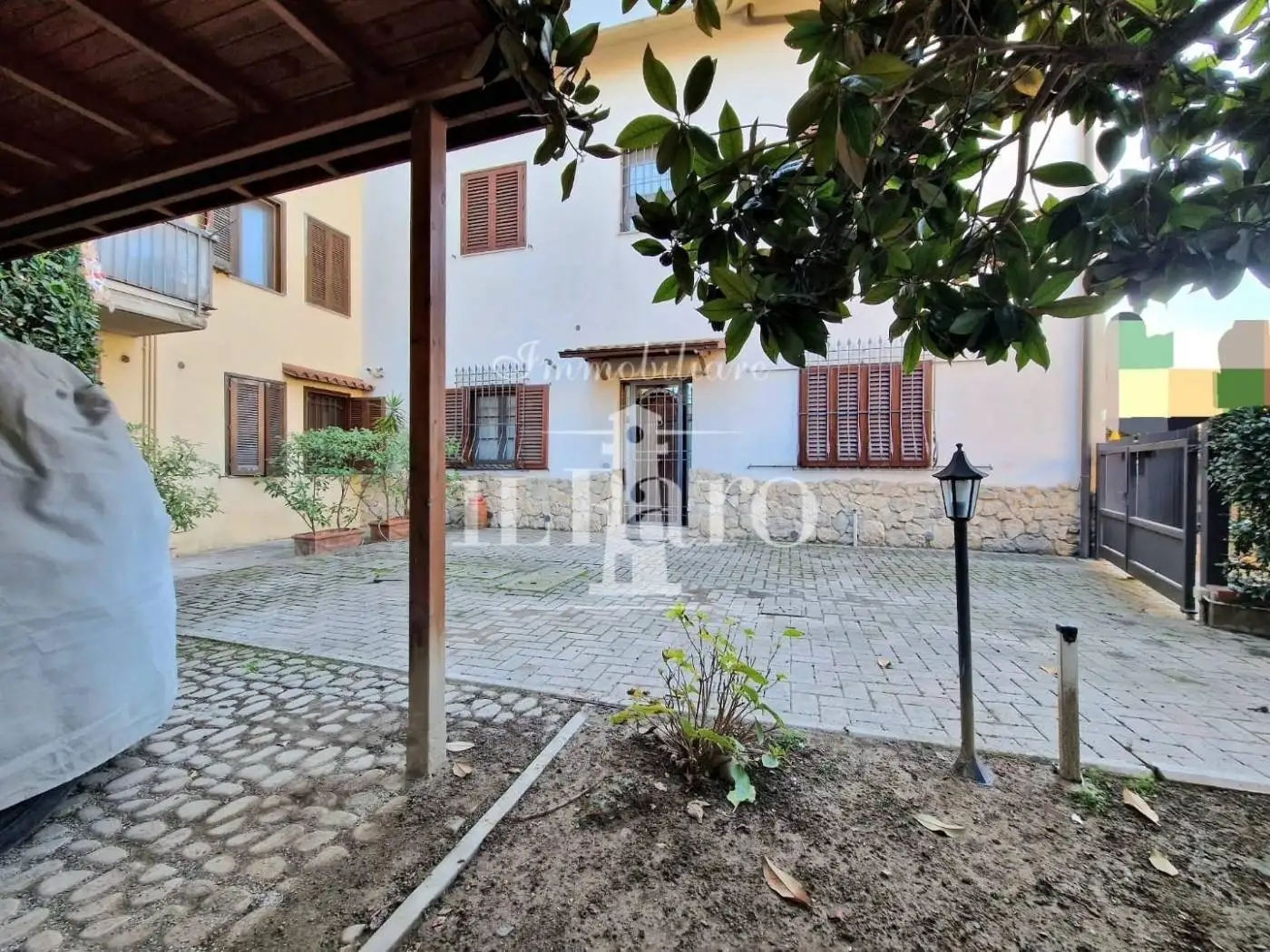 Casa indipendente in vendita a Campi Bisenzio