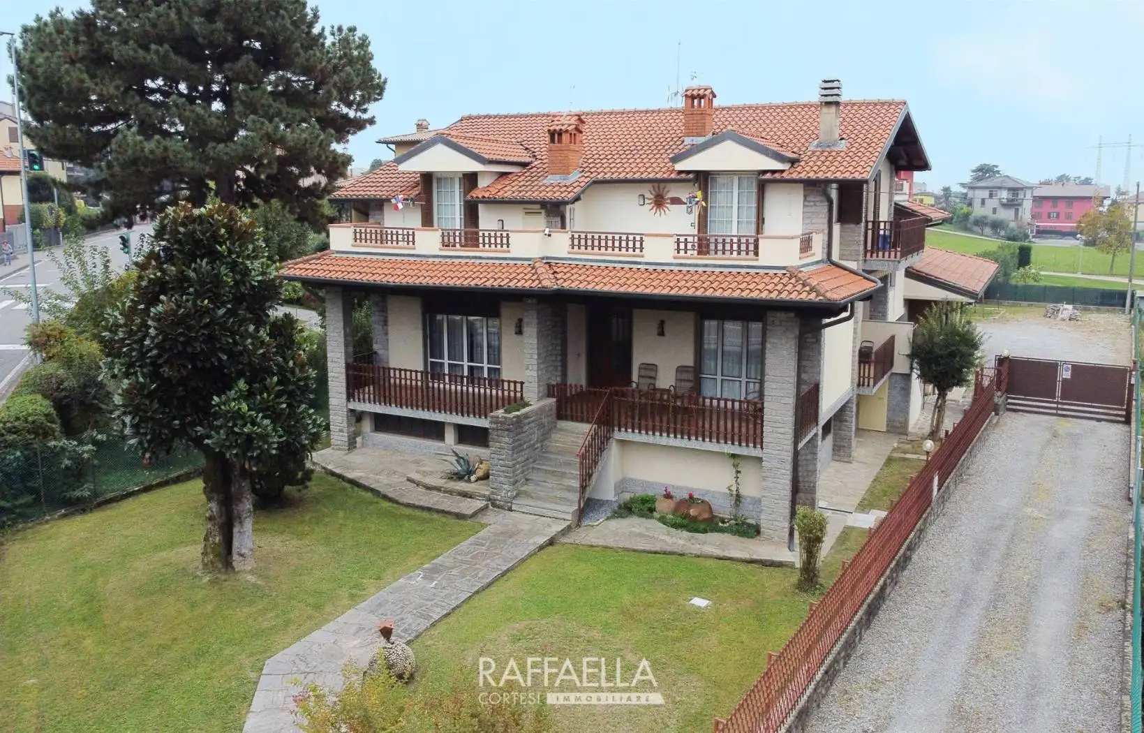 Villa in vendita a Carobbio degli Angeli