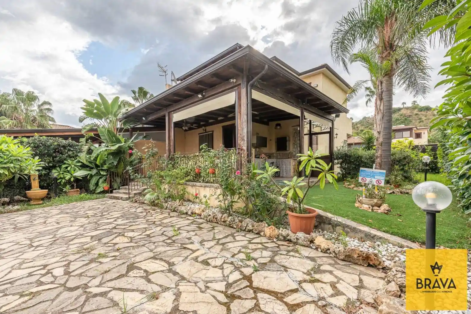 Villa in vendita a Campofelice di Roccella