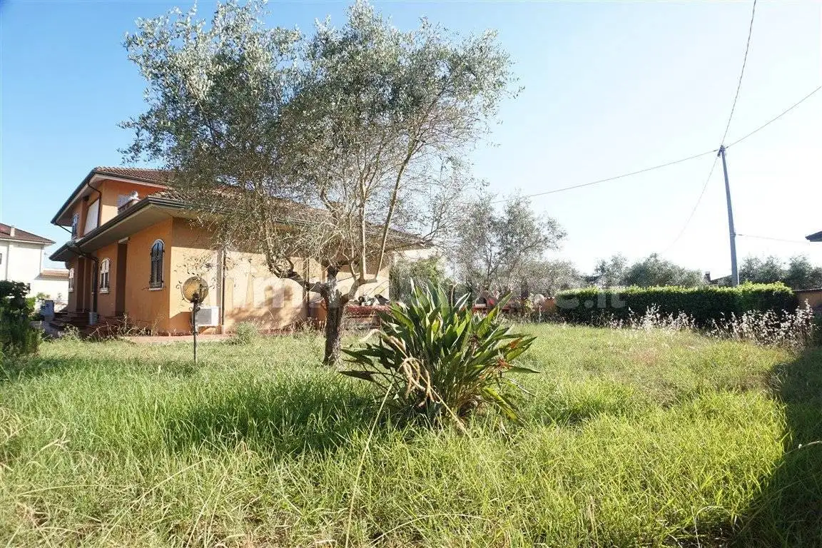 Villa in vendita a Carrara