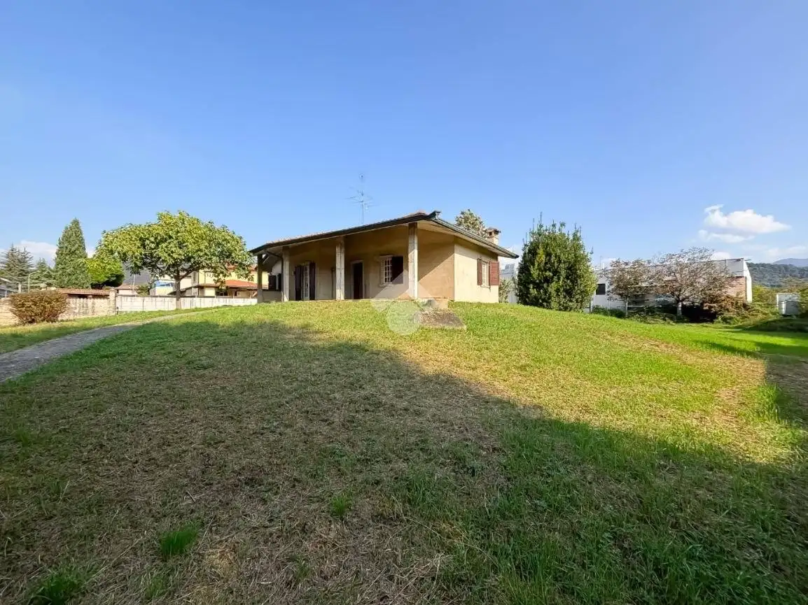 Villa in vendita a Passirano