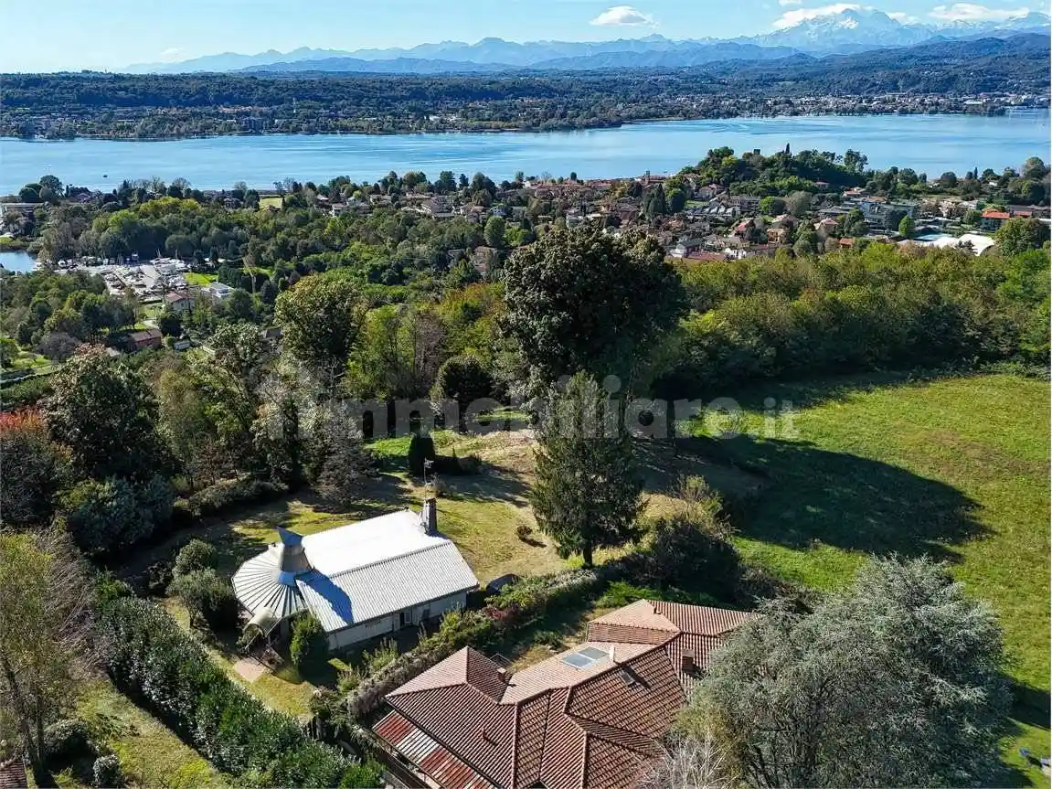Villa in vendita a Sesto Calende