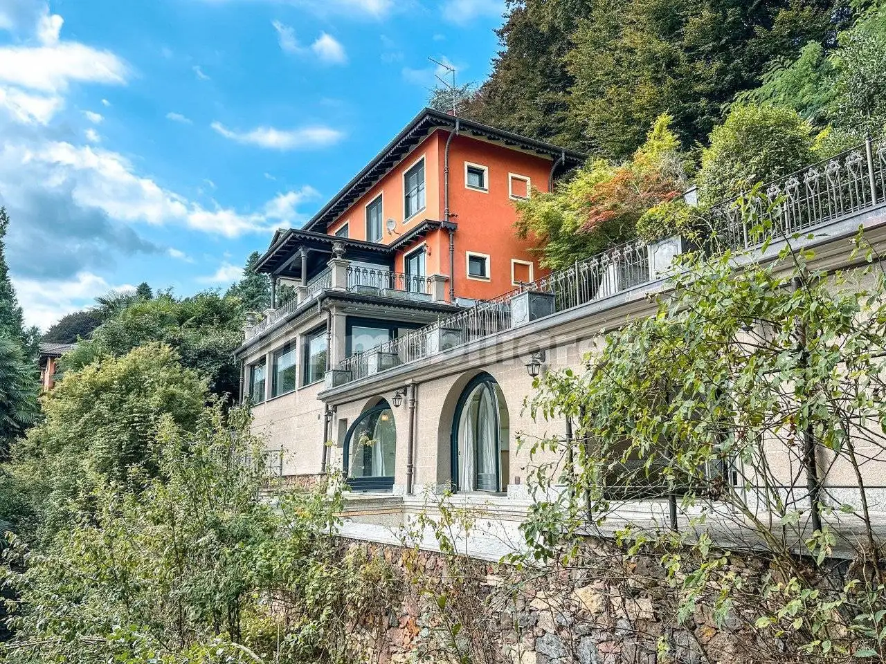 Villa in vendita a Meina