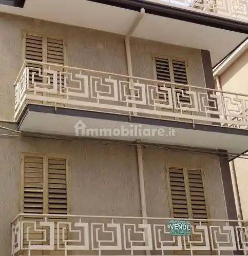 Palazzo - Edificio in vendita a Bronte