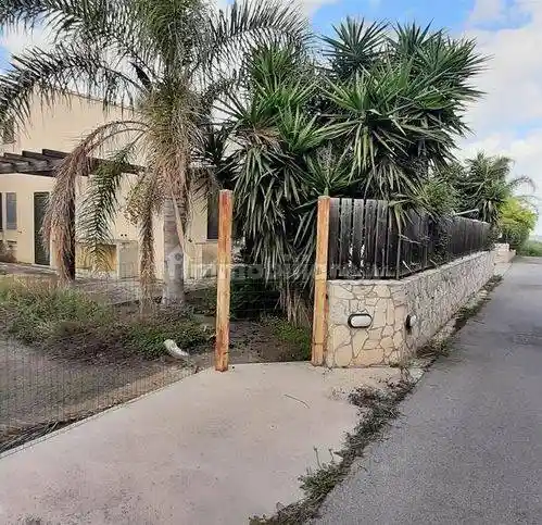 Casa indipendente in vendita a Campofelice di Roccella