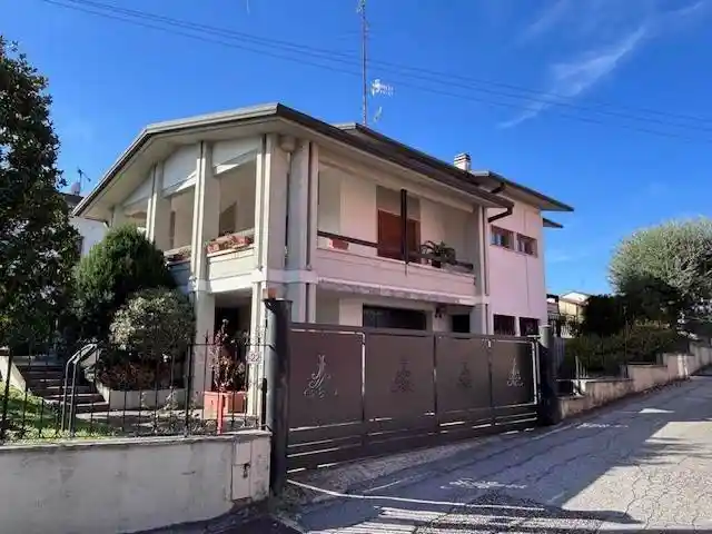 Villa in vendita a Desenzano del Garda