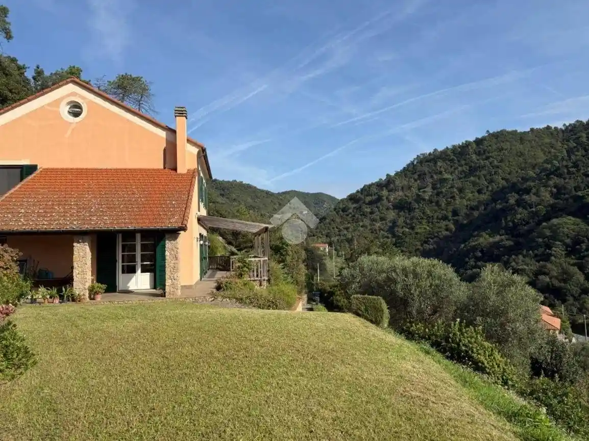 Villa in vendita a Albisola Superiore