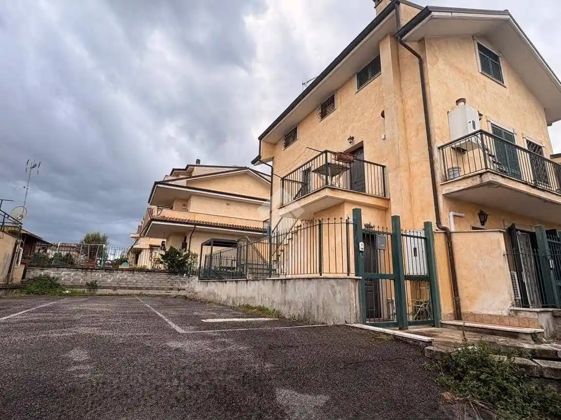 Villa in vendita a Lariano
