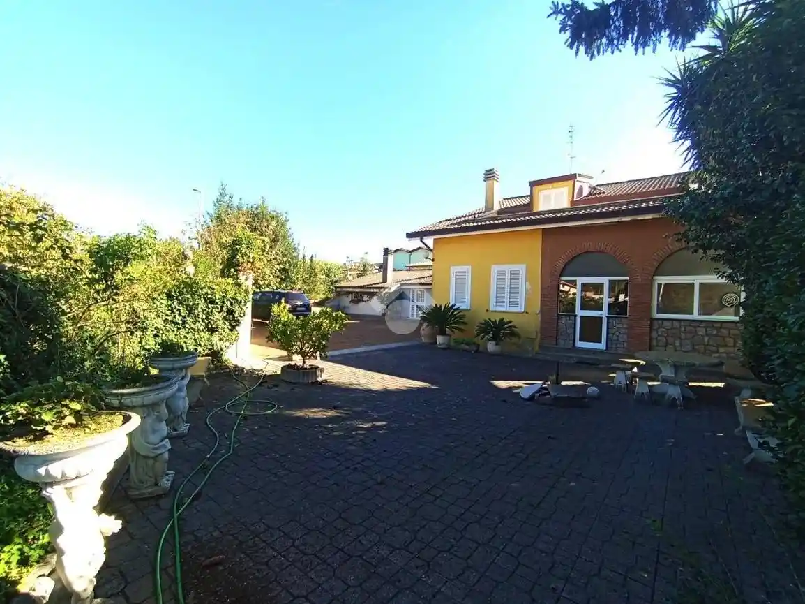 Villa in vendita a Lariano