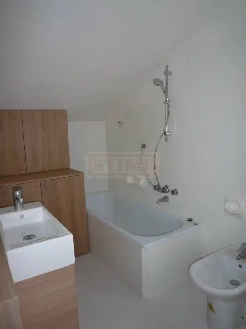 Quadrilocale ottimo stato, terzo piano, Piazza dei Signori, Treviso - foto 4