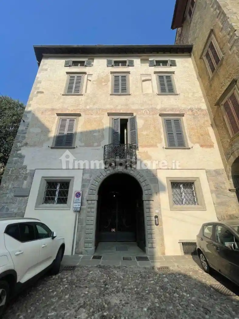 Quadrilocale piazza Mercato del Fieno, Città Alta, Bergamo - foto 2