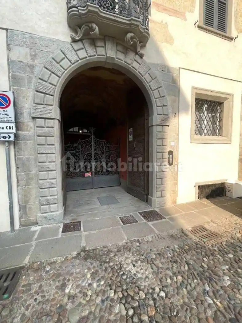 Quadrilocale piazza Mercato del Fieno, Città Alta, Bergamo - foto 3