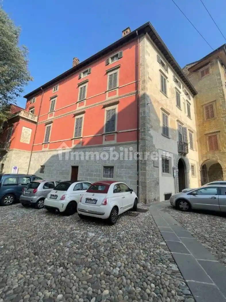 Quadrilocale piazza Mercato del Fieno, Città Alta, Bergamo - foto 4