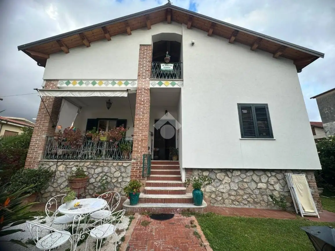 Villa in vendita a Falerna