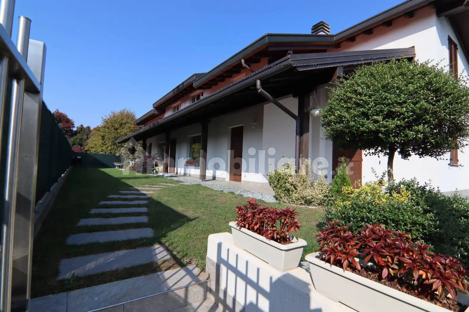 Villa in vendita a Faloppio