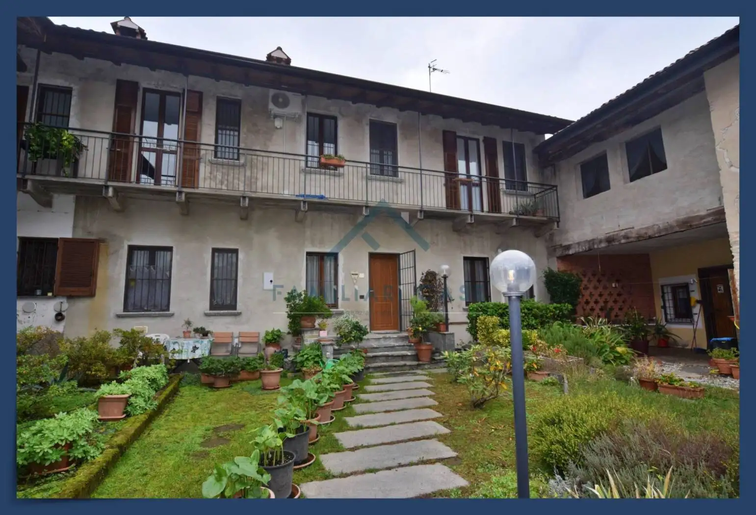 Casa indipendente in vendita a Buguggiate