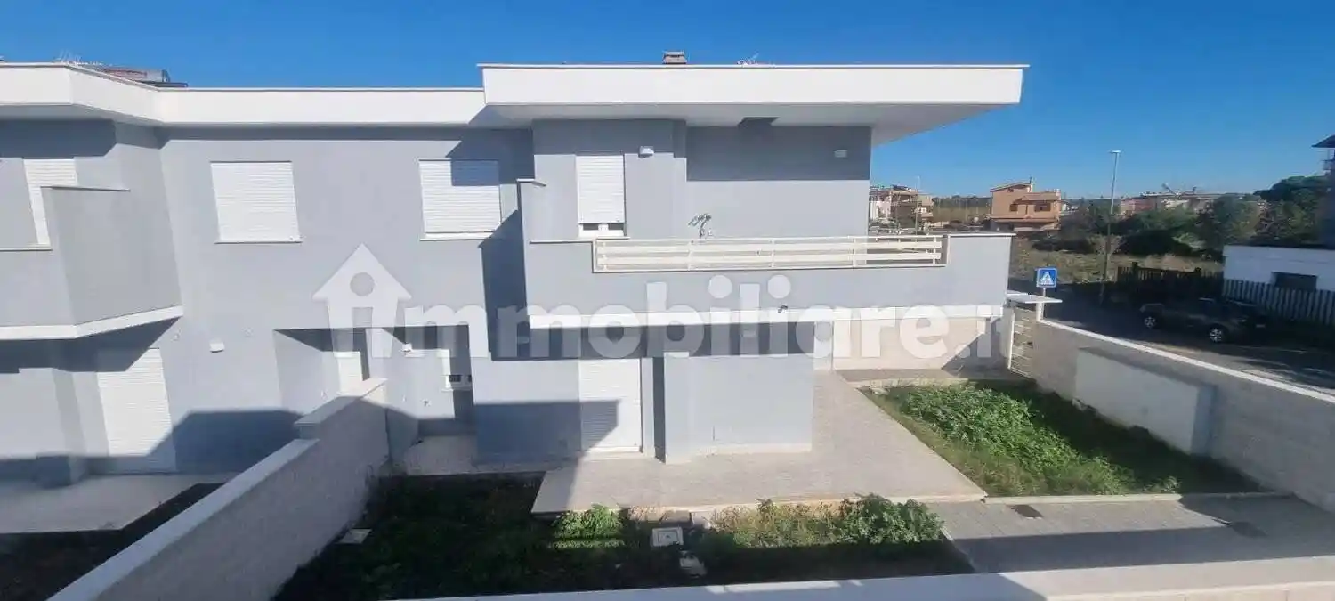 Villa unifamiliare via Fratelli Bandiera No Number, Zona Domitilla, Ladispoli - foto 2