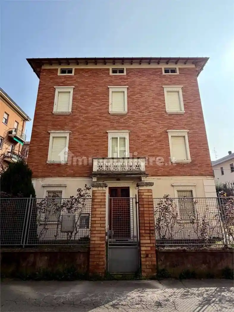 Palazzo - Edificio in vendita a Reggio Emilia