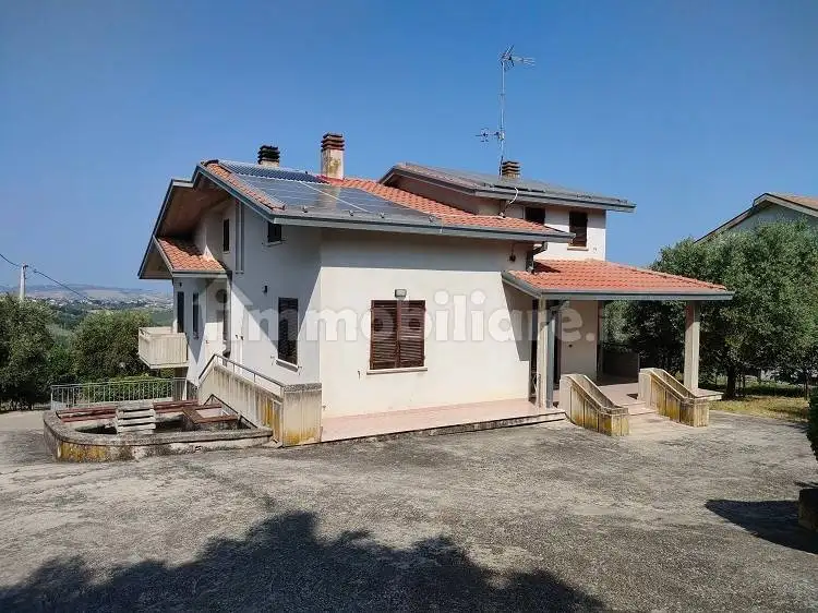 Villa in vendita a Teramo