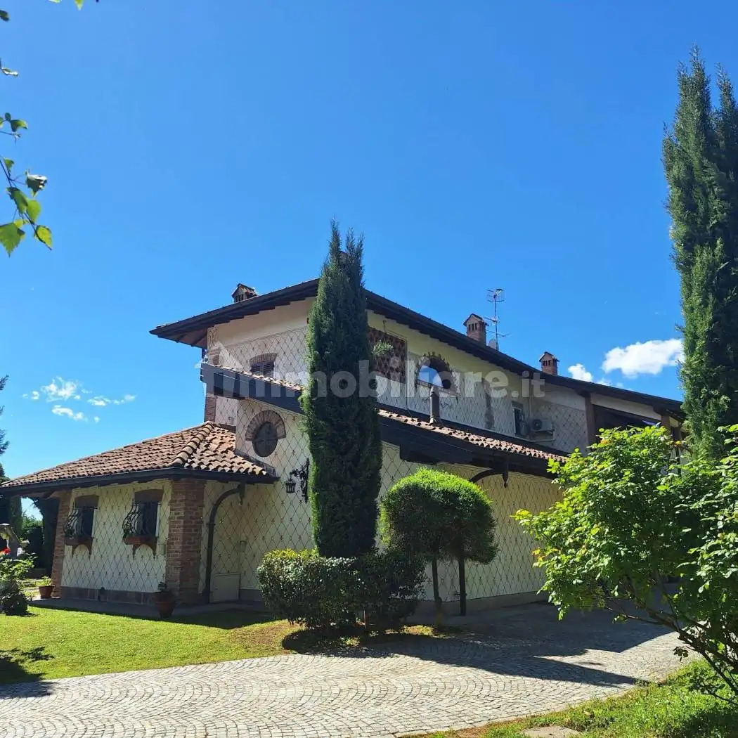 Villa in vendita a Comabbio