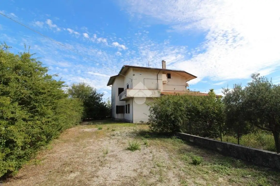 Villa in vendita a Bellante