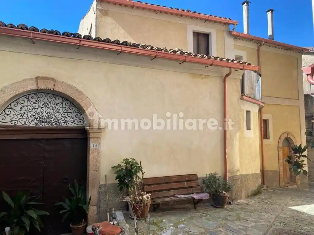 Palazzo - Edificio in vendita a Celico