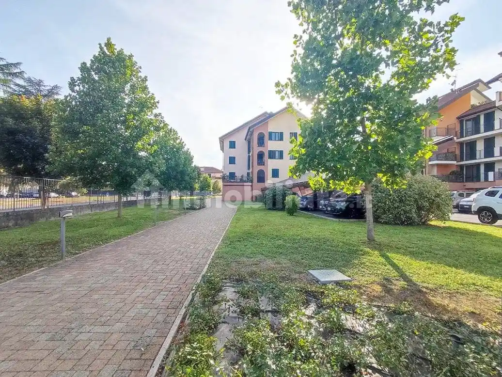 Appartamento in vendita a Lacchiarella