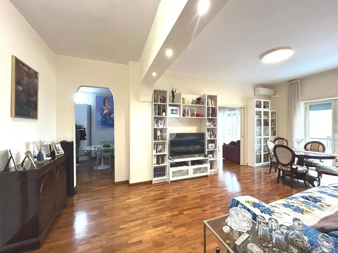 Appartamento in vendita a Napoli