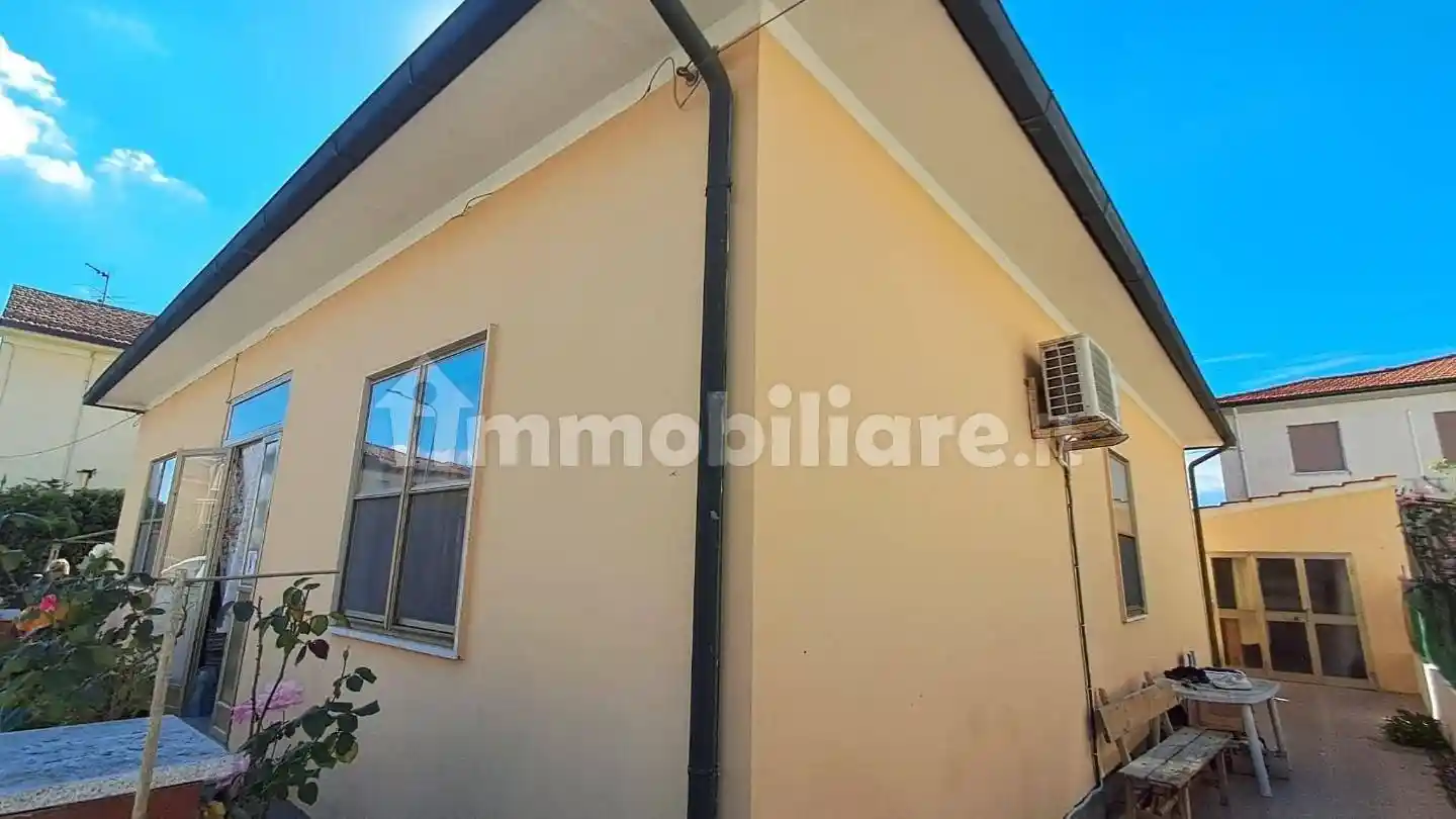 Villa in vendita a Cecina