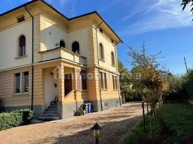 Villa in vendita a Busseto