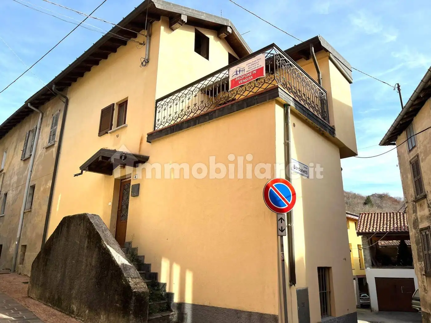 Villa in vendita a Bedero Valcuvia