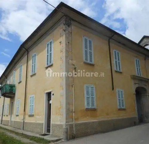 Palazzo - Edificio in vendita a Dumenza