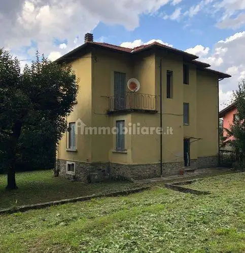 Villa in vendita a Castelveccana
