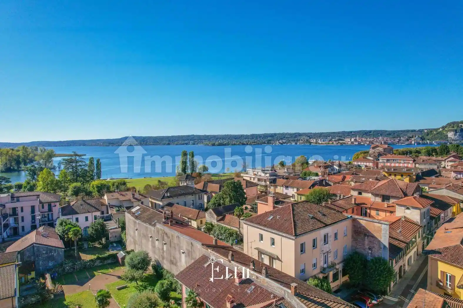 Appartamento in vendita a Angera