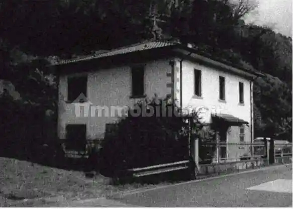 Villa all'asta via delle Cartiere  247 fraz. Pracando, 247, Villa Basilica - foto 2