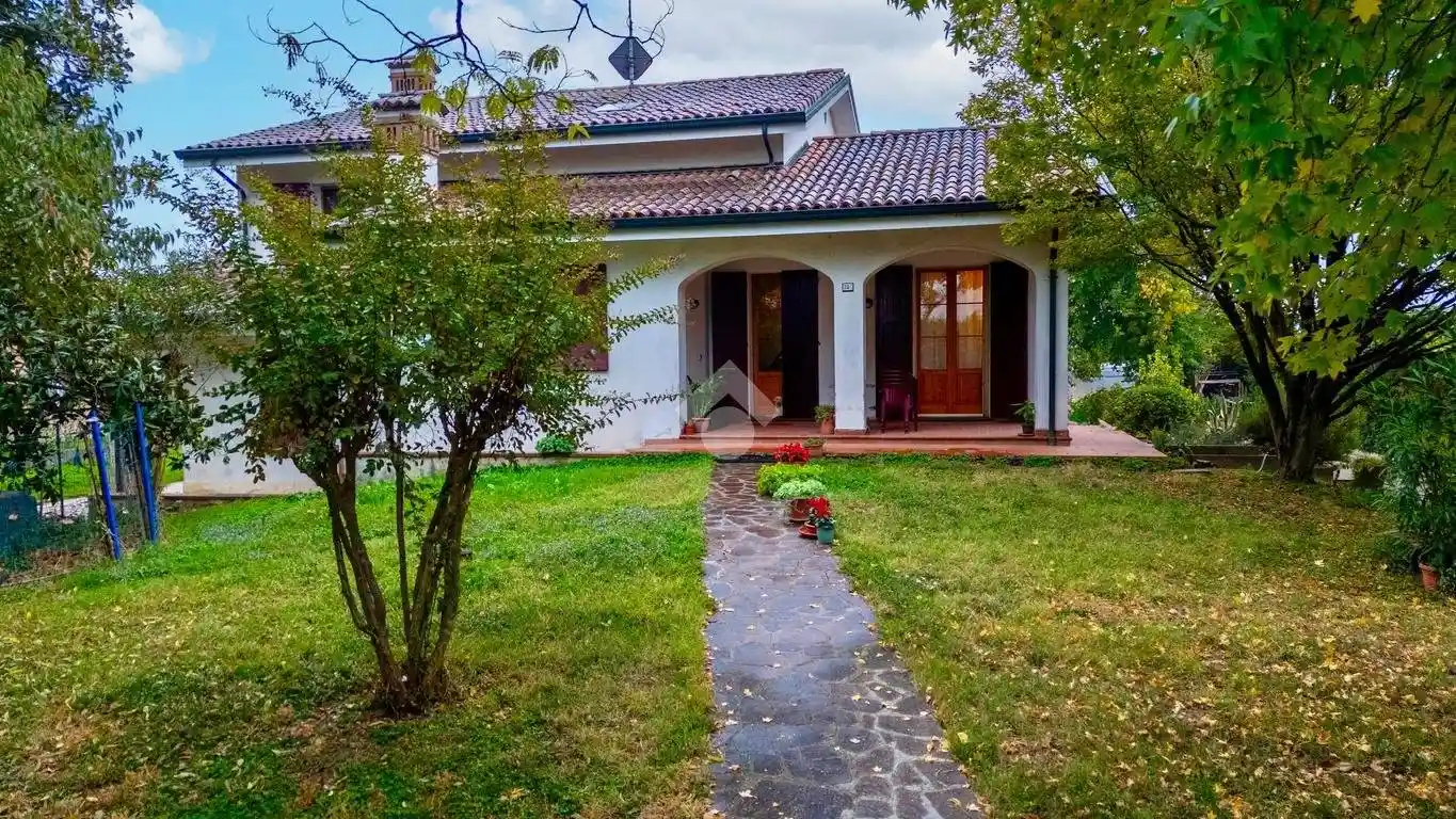 Casa indipendente in vendita a Guastalla