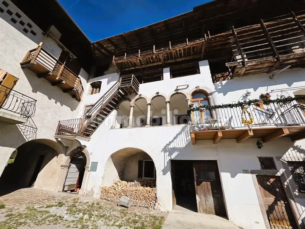 Palazzo - Edificio in vendita a San Lorenzo Dorsino