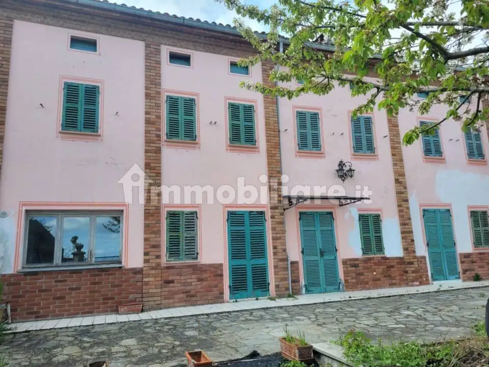 Casa indipendente in asta a Montecastello