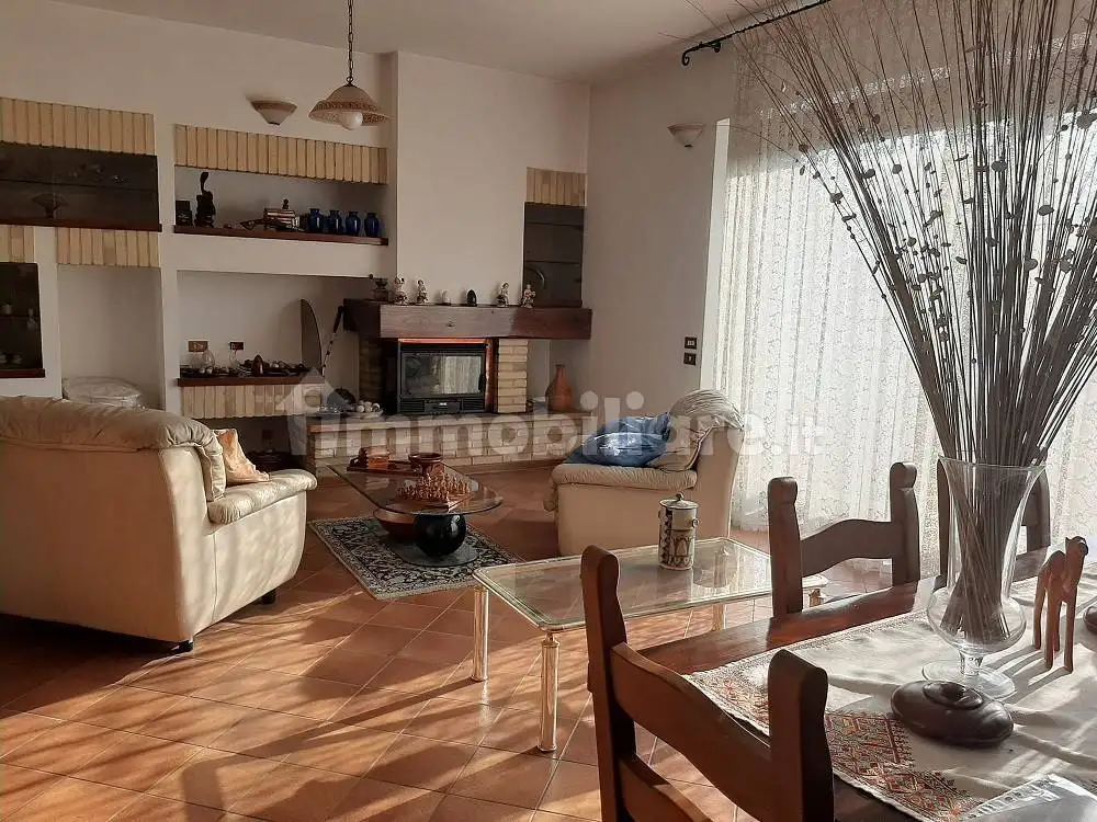 Villa in vendita a Locate Varesino