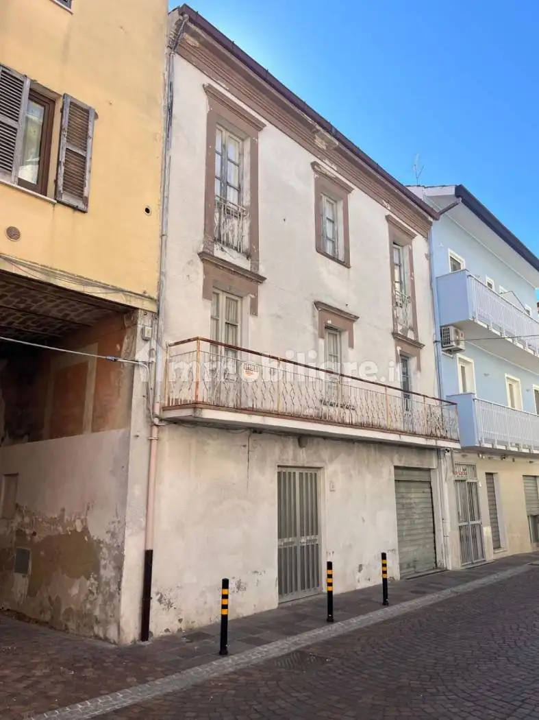 Palazzo - Edificio in vendita a Miglianico