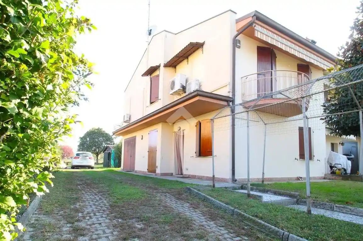 Villa in vendita a Suzzara