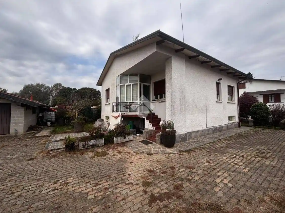 Villa in vendita a Venegono Superiore
