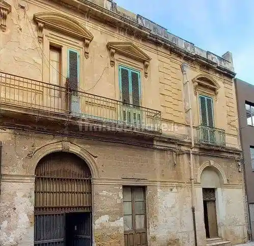 Palazzo - Stabile in vendita a Brindisi