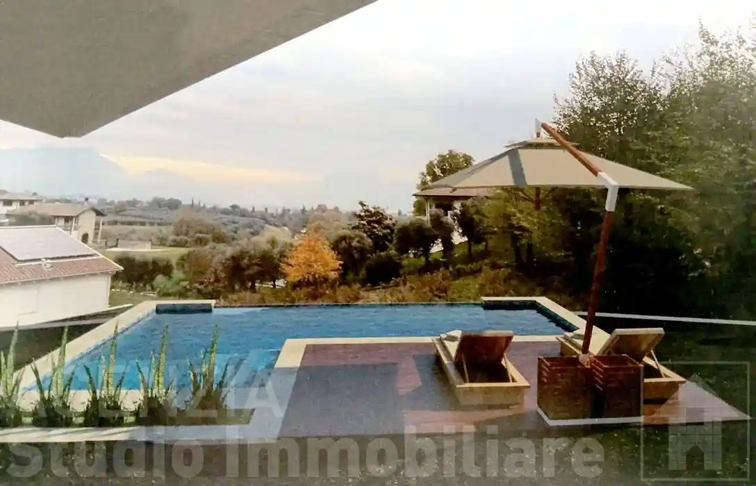 Villa in vendita a Soiano del Lago