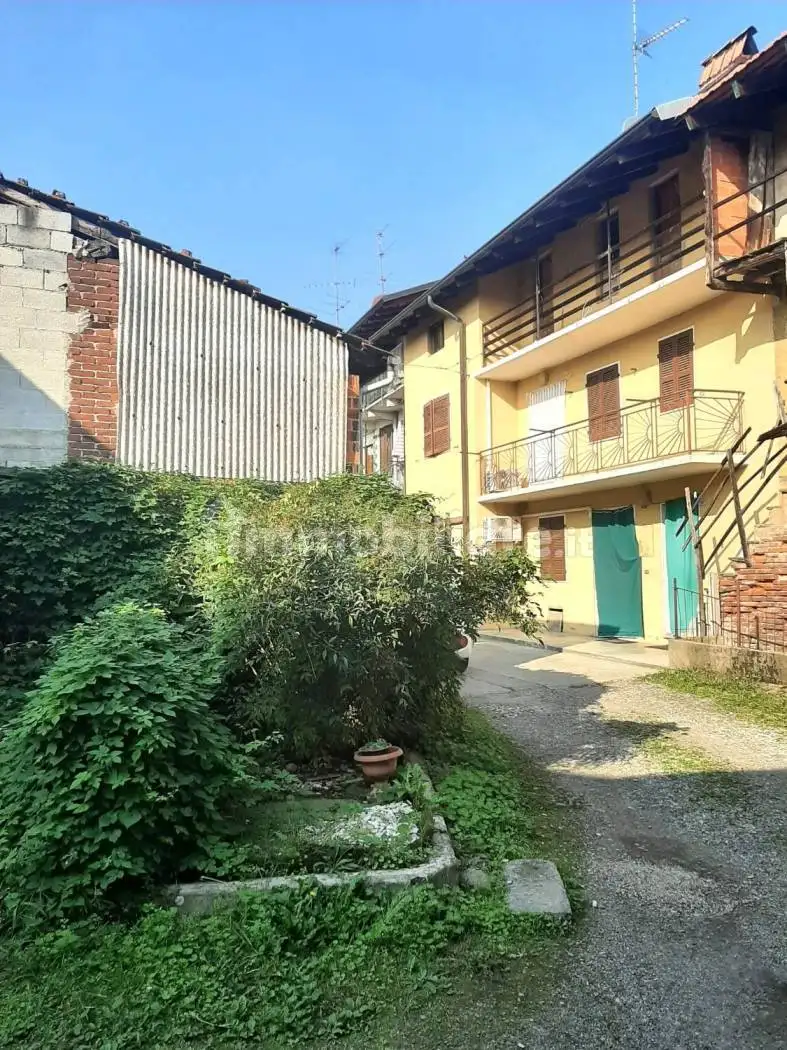 Casa indipendente in vendita a Fara Novarese